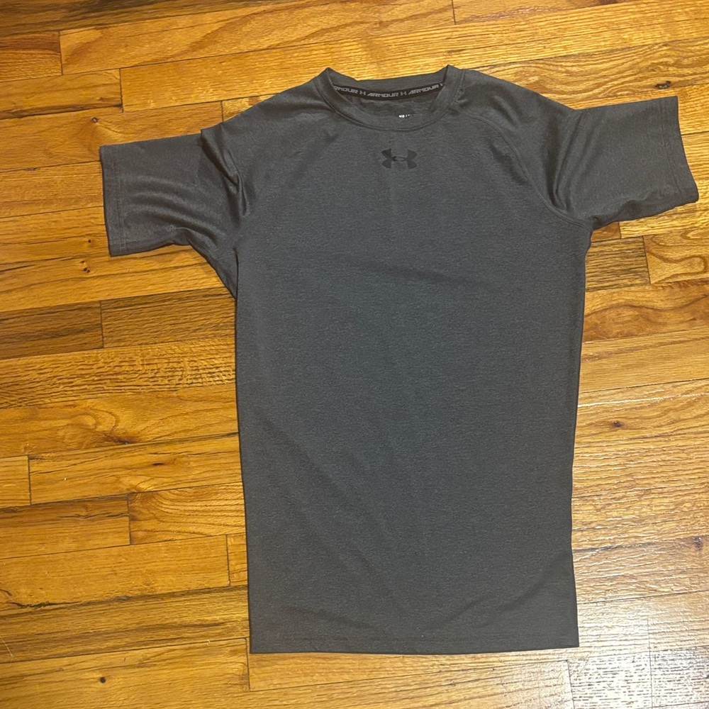 Under Armour Men's Dark Gray Short Sleeve Tee